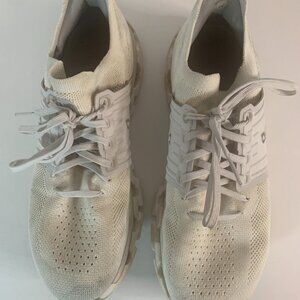 On Cloud Women's Size 10 Runnind Color White
